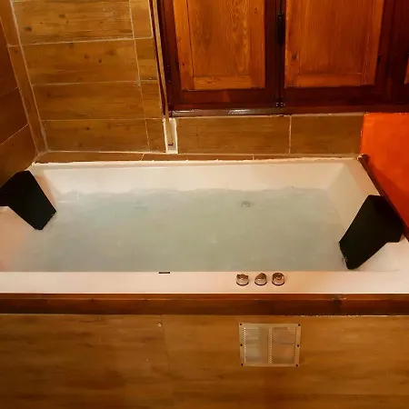 Casa Con Jacuzzi La Olivera * Chert